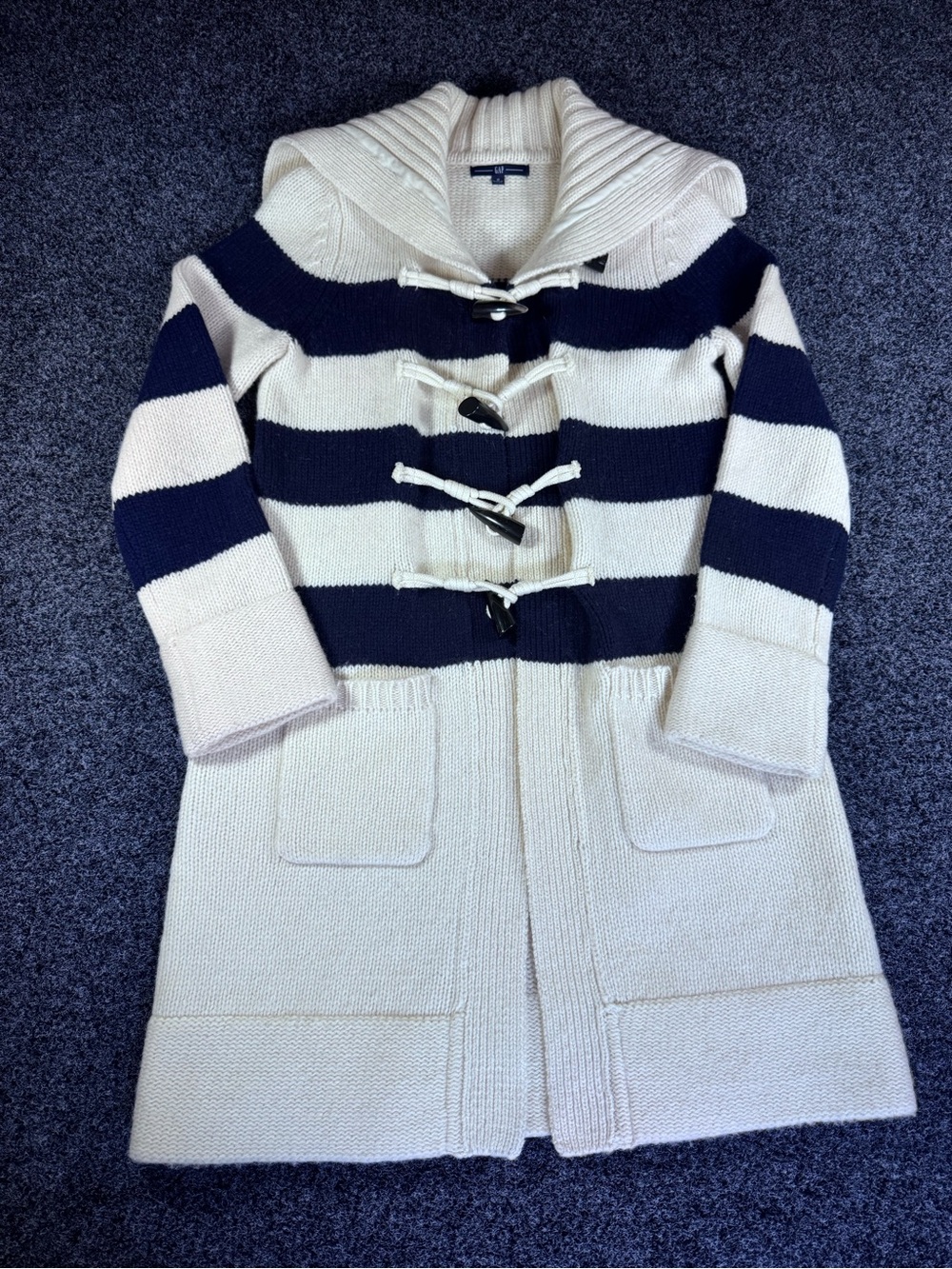 GAP women’s white/blue striped 100% lambs wool toggle cardigan